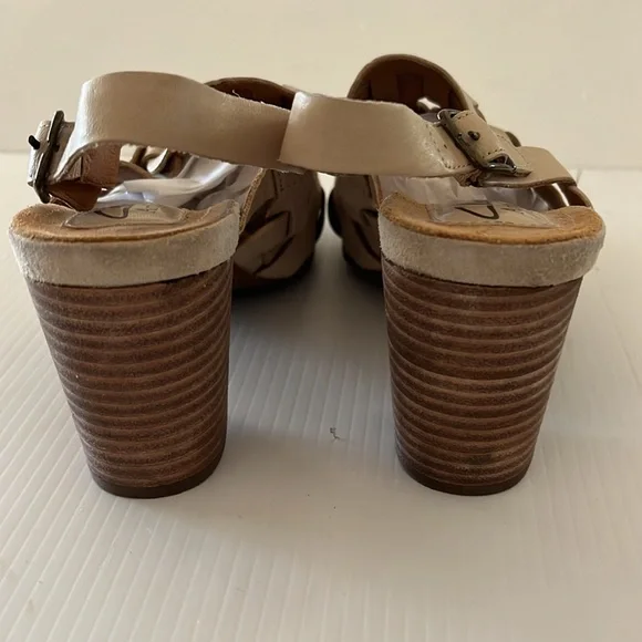 Clarks Artisans Tan Slingback Buckle Closure Stack Heeled Sandal Women’s 7 - Picture 4 of 9